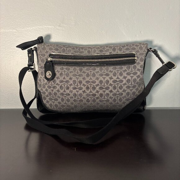 Coach Poppy Signature C Metallic Gray Black Patent East/West Swingpack Crossbody - Picture 1 of 9